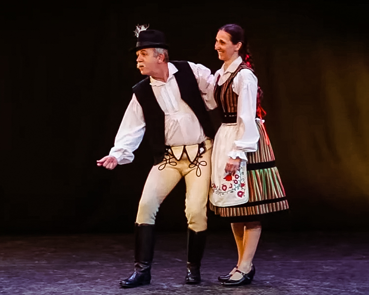 Fazakas János and Molnár Rozália dancing Mezőmadarasi